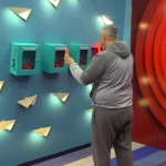 Rogerti thyen kutinë e emergjencës, ajo që gjeti nuk ishte ajo që priste