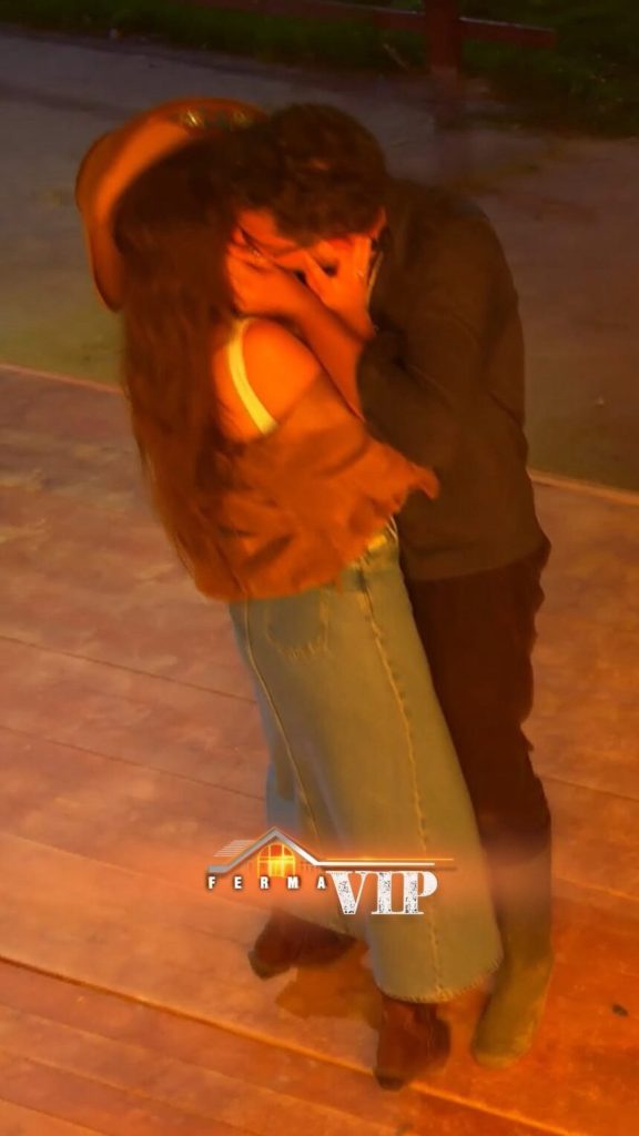 A ndodhi vërtet puthja? Indriti dhe Vanesa mes pëlqimit në ‘Ferma VIP’ dhe një lidhjeje pezull jashtë