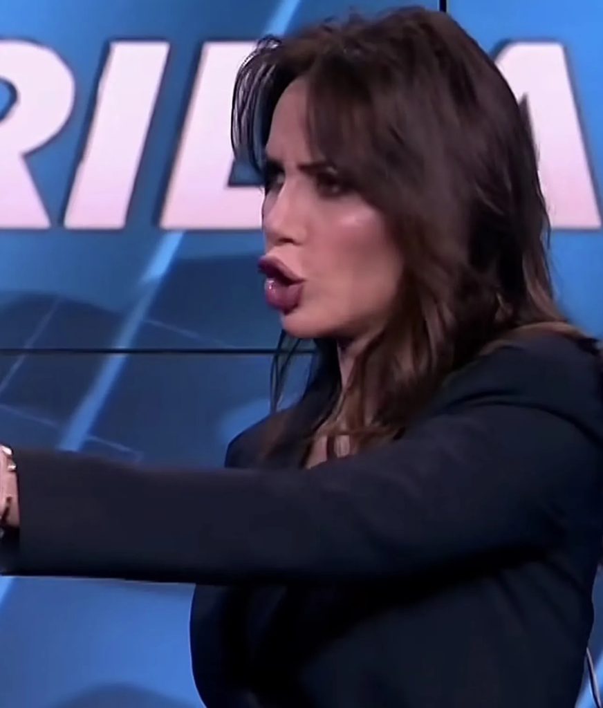 “Atë gishtin fute në…”/ Pasi e ofendoi, Grida Duma nxjerr nga studio të ftuarin! Përplasje sendesh nga nervozizmi… (VIDEO)